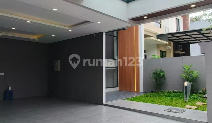 Rumah Baru Premium High End Modern Tropis Kontemporer 3 Lantai Ada Private Lift & Smart Home System di Woodland Citraland Surabaya Barat 2