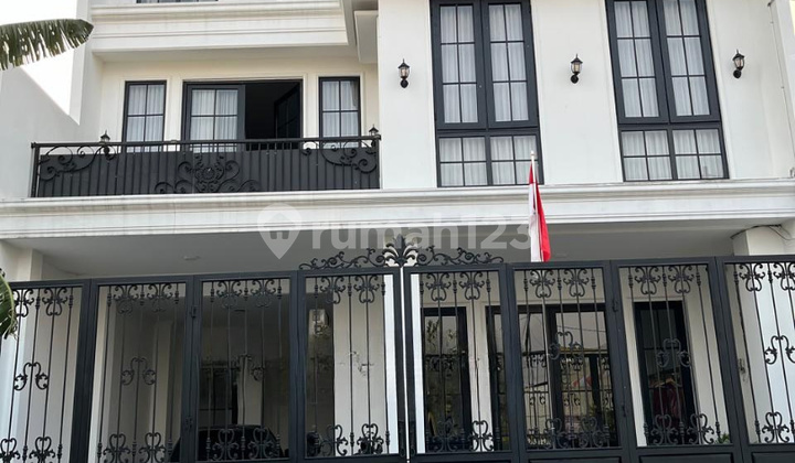 Jual Rugi Rumah Baru Istimewa American Ckassic, 3 Lantai Sangat Kokoh di Surabaya Barat Dekat Gwalk Pakuwon Mall Tol Margomulyo 2