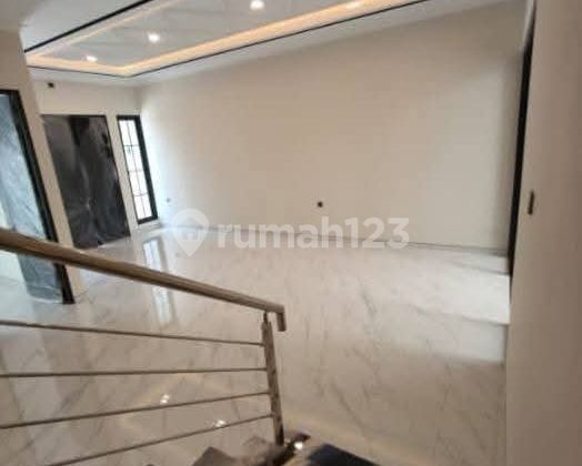 Unit Terbatas Rumah 2Lt Gress Minimalis Kontemporer 2