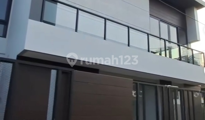 Turun Harga Rumah Ready Modern Scandinavian House di Gayung Kebonsari Surabaya 2
