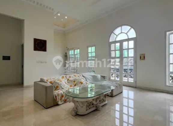 Rumah Mewah Siap Huni di Area Kemang Jakarta Selatan 2