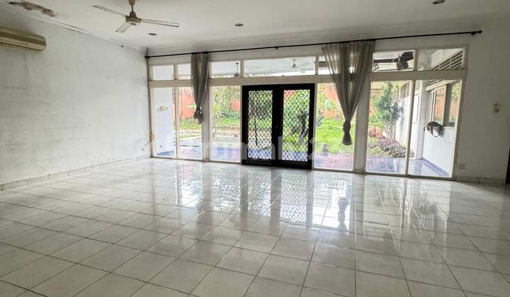 Old House Ready to Occupy Under Market Price on Bungur Street, Kemang Utara, South Jakarta 2