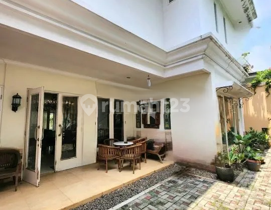 Rumah Siap Huni di Kemang Jakarta Selatan Lokasi Strategis Harga Under Market 1