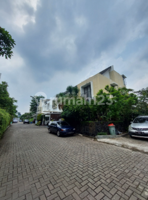Turun Harga Rumah Asri Halaman Luas Dalam Townhouse di Jalan Veteran Bintaro 2