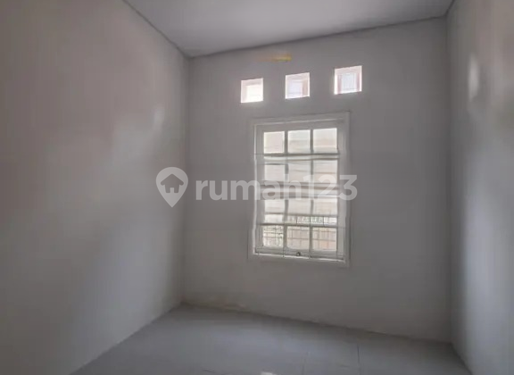 Flood-Free Ready-to-Occupy House Near Toll Access in Fatmawati, Priced Below Market 2