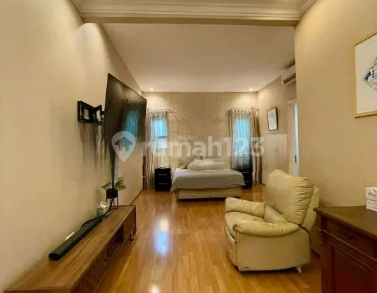 Rumah Siap Huni di Kemang Jakarta Selatan Lokasi Strategis Harga Under Market 2