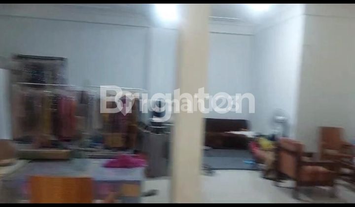 For sale: 2 three-story shop houses on Gunung Lingai Street. 2