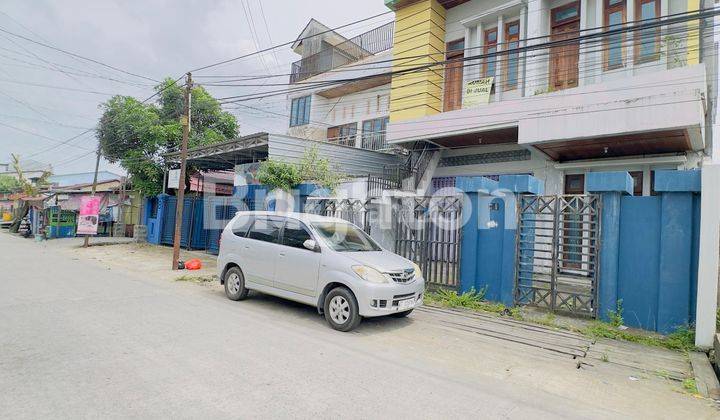 Dijual rumah 3 lantai Beton tengah kota 1