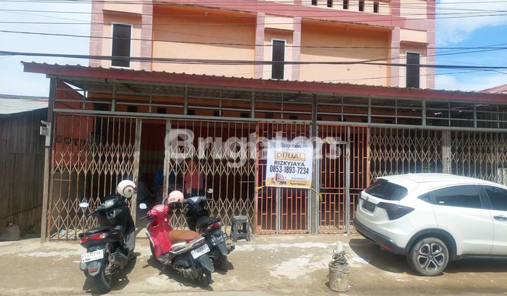 For sale: 2 three-story shop houses on Gunung Lingai Street. 1