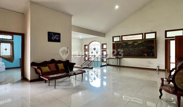 Rumah Megah Modern Bagus Full Furnished SHM  2