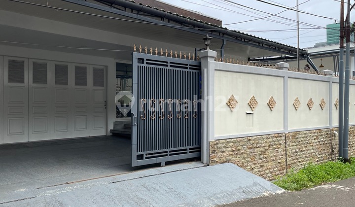 Disewakan Rumah Pertahun Design Modern di Jakarta Selatan  1