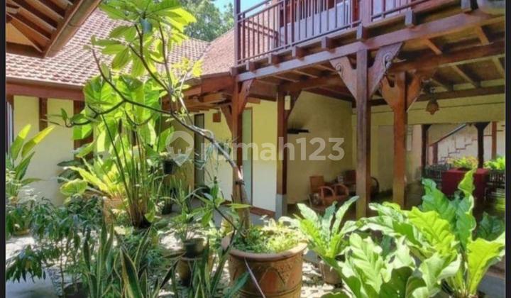 Luxury Hook House in Menteng, Central Jakarta 2