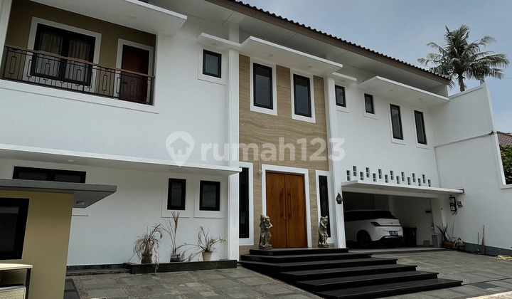 Rumah Modern Furnished SHM Kemang, Jakarta Selatan