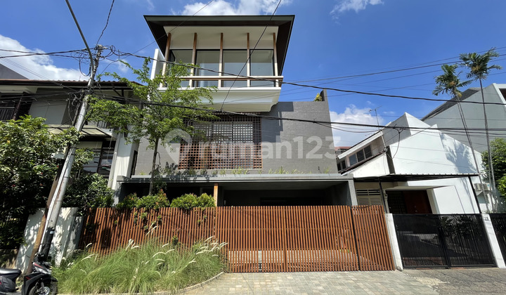 Tropical Modern Style di Pondok Indah, Jakarta Selatan