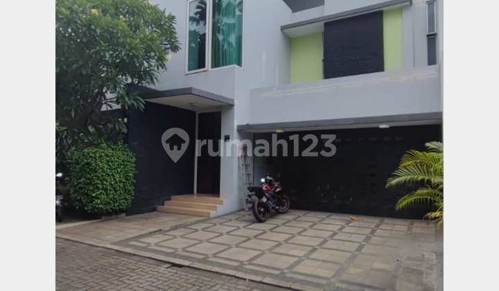 For Rent Luxury Townhouse Ready to Occupy and Flood-Free in Kemang 2