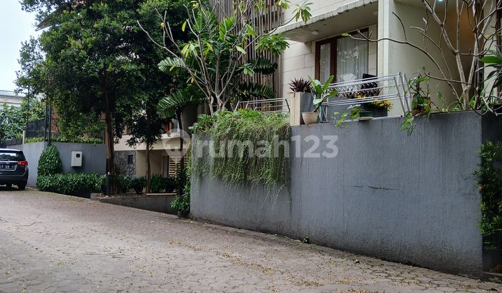 Rumah Tropis Modern Bagus Semi Unfurnished