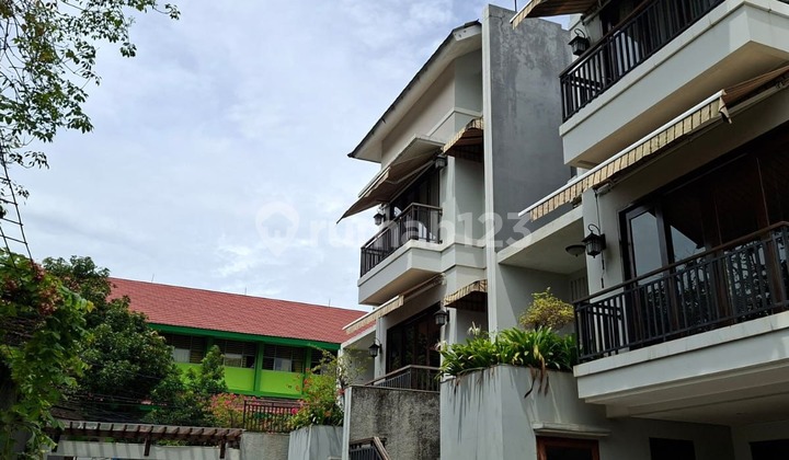 Rumah Bagus Kemang 3 Lantai, Jakarta Selatan Rumah Bagus Kemang 3 Lantai, Jakarta Selatan
