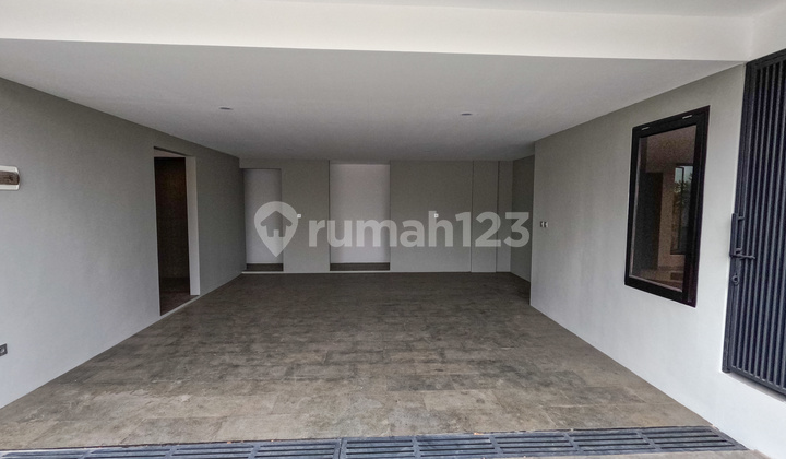Rumah 3 Lantai Modern Tropical di Kemang  2