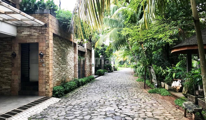 Rumah 3 Lantai with Private Pool di Lebak Bulus Jakarta Selatan