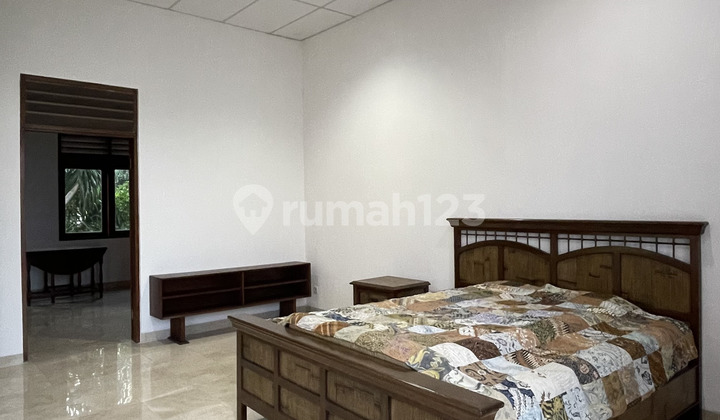Rumah Bagus Modern Unik Semi Furnished Kemang 2