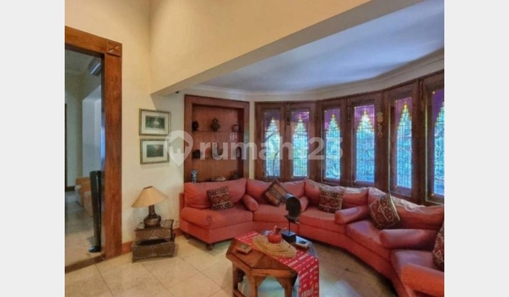 Luxury Hook House in Menteng, Central Jakarta