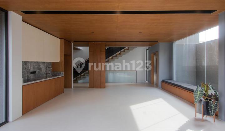 Rumah Bagus Unfurnished SHM Kemang, Jakarta Selatan 2