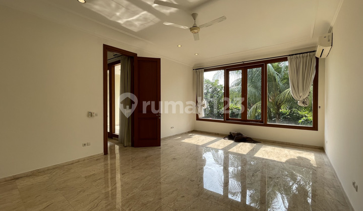Disewakan Rumah Pertahun Bagus di Kemang Jakarta Selatan 2