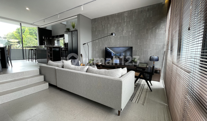 Rumah 3 Lantai Modern Minimalis Bernuansa Alam Hijau di Jagakarsa 2