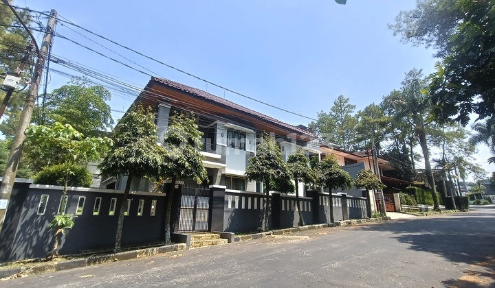 Jual Rumah Luas Harga Murah Di Bawah Pasaran Posisi Hook Di Gegerkalong Setiabudi Bandung Utara Jual Rumah Luas Harga Murah Di Bawah Pasaran Posisi Hook Di Gegerkalong Setiabudi Bandung Utara