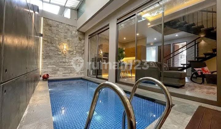 Jual Rumah Cantik 3 Lantai Plus Jacuzzi / Kolam Renang di Cigadung Sayap Dago Bandung Utara Murah