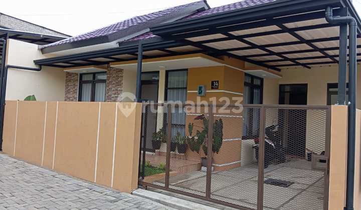 Selling a Nice House in Cihanjuang Near Sariwangi Cimahi West Bandung Selling a Nice House in Cihanjuang Near Sariwangi Cimahi West Bandung
