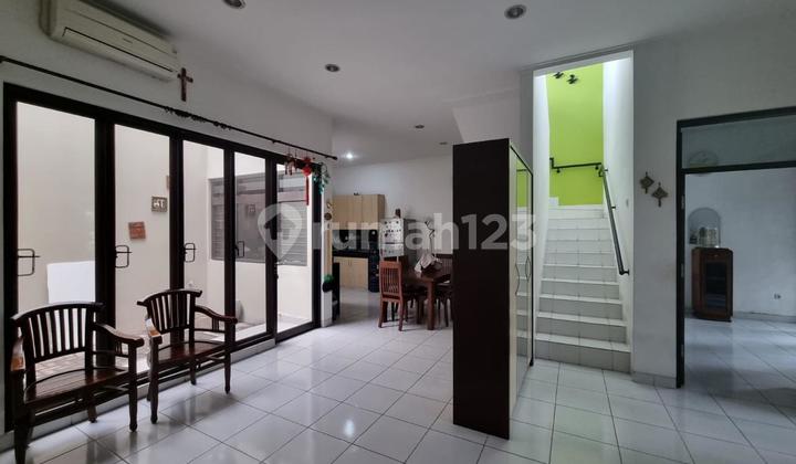 Dijual Rumah Siap Huni di Taman Ratu Jakarta Barat