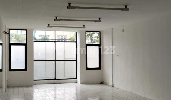 Certainly Crowded !! Shop House in Sector 1A Gading Serpong