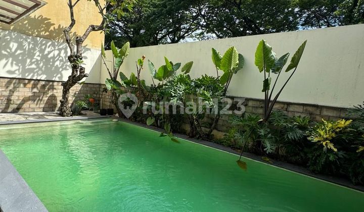 Rumah Mewah Dilengkapi Pool di Lavender Alam Sutera Rumah Mewah Dilengkapi Pool di Lavender Alam Sutera