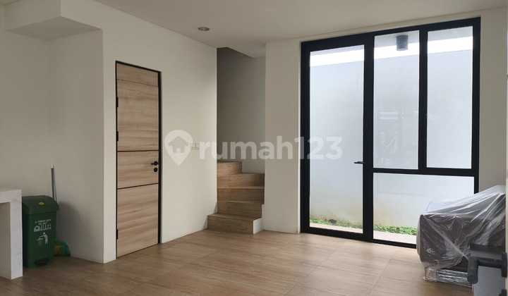 Disewakan Rumah Hook di Cendana Clov'r Lippo Karawaci