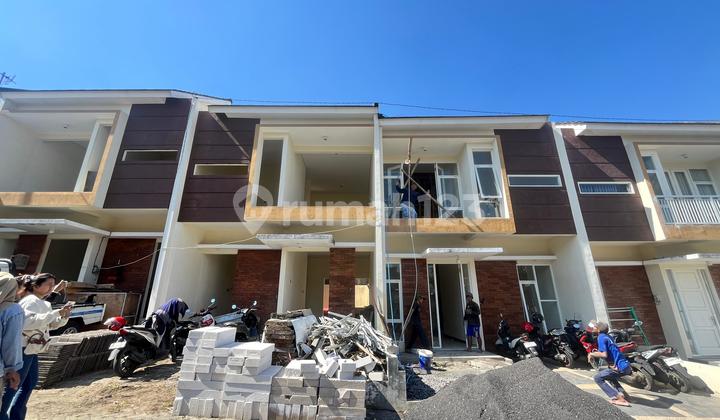 Villa Strategis 2 Lantai Plus Rooftop Kota Batu Malang SHM