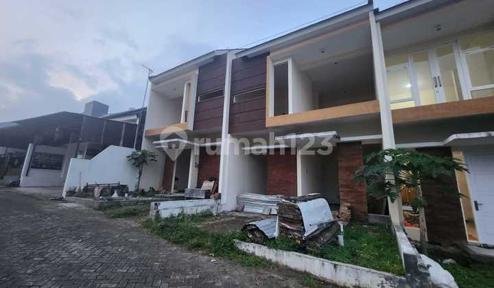 Villa Nyaman di Junrejo Batu, Hanya 5 Menit ke Jatim Park 2