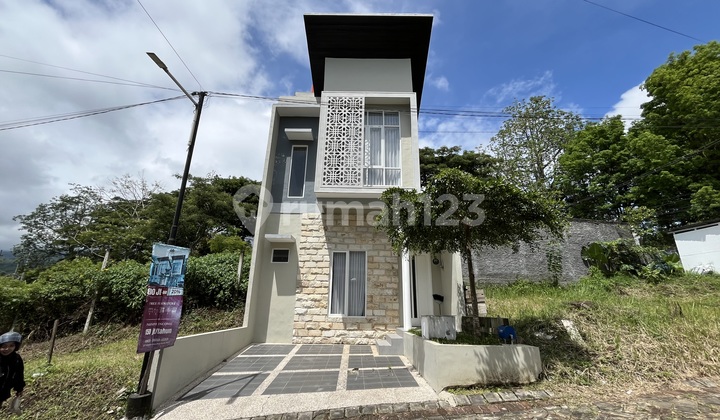 Rumah 2 Lantai di Kota Malang Bebas Banjir dan Full Furnish