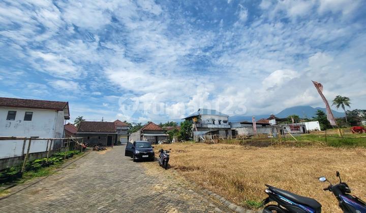 Beautiful Villa in Batu, Strategic Location Near Jatim Park 3 Tourist Attraction 2