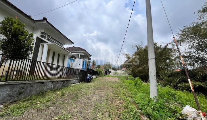 Malang Villa Batu House Suitable for Investment 2