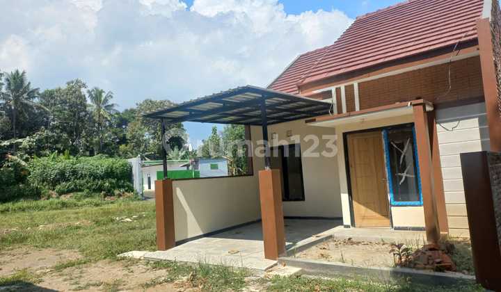 Ready-to-Occupy House in Buring, Malang Ready-to-Occupy House in Buring, Malang