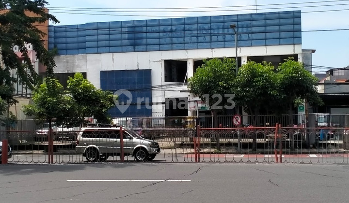 Rare Zero Commercial Building for Rent on Jl. Raya Mayjend Sungkono, Suitable for Banks, Offices, Beauty Clinics.