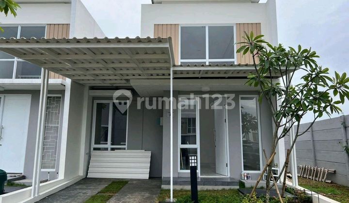 Rent 2-Story House with 3 Bedrooms in Petal Paramount Tangerang