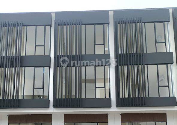 Sewa Ruko Hampton Walk Gading Serpong Tangerang 4,5x16 Siap Pakai 1