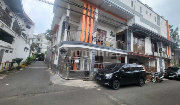 Dijual rumah kost 3 lantai, aset lelang, di Jl. Rengas dekat Jl. Wolter Monginsidi, Jakarta Selatan