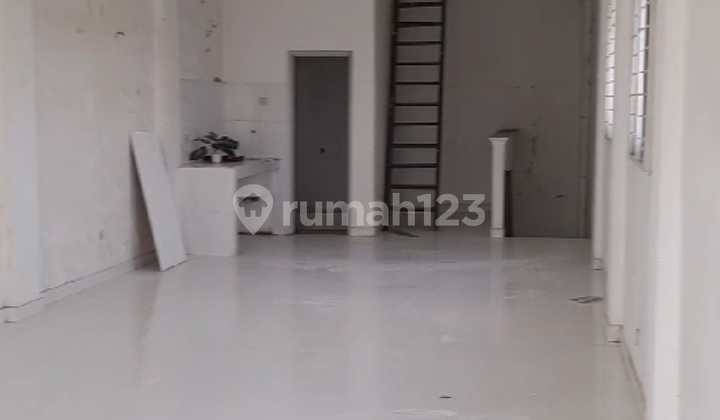 Disewakan Ruko 3 Lantai Lokasi Strategis Jl Raya Legok  2