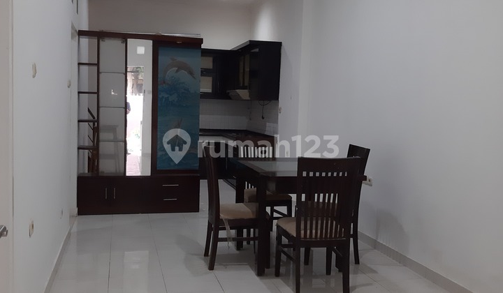 Rumah Dekat Sekolah, Rumah Sakit, Supermall