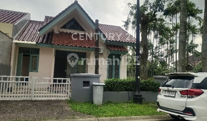 A Cool, Quiet, and Comfortable House in Lipoo Karawaci