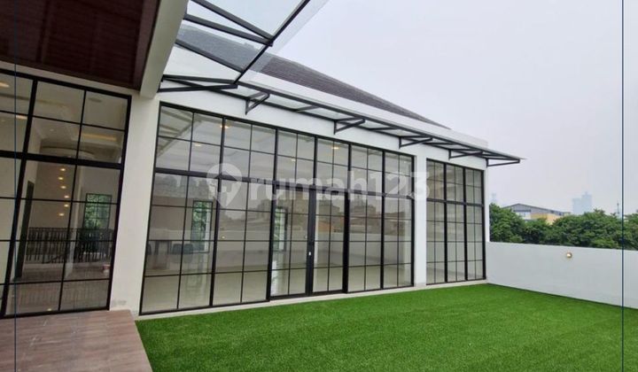 Luxury Ready-to-Occupy House, 2-Car Driveway, Tomang, West Jakarta 2