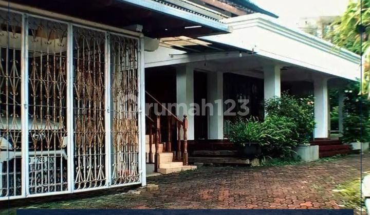 Rumah Klasik & Mewah Halaman Luas Gegerkalong Sukasari Bandung Rumah Klasik & Mewah Halaman Luas Gegerkalong Sukasari Bandung